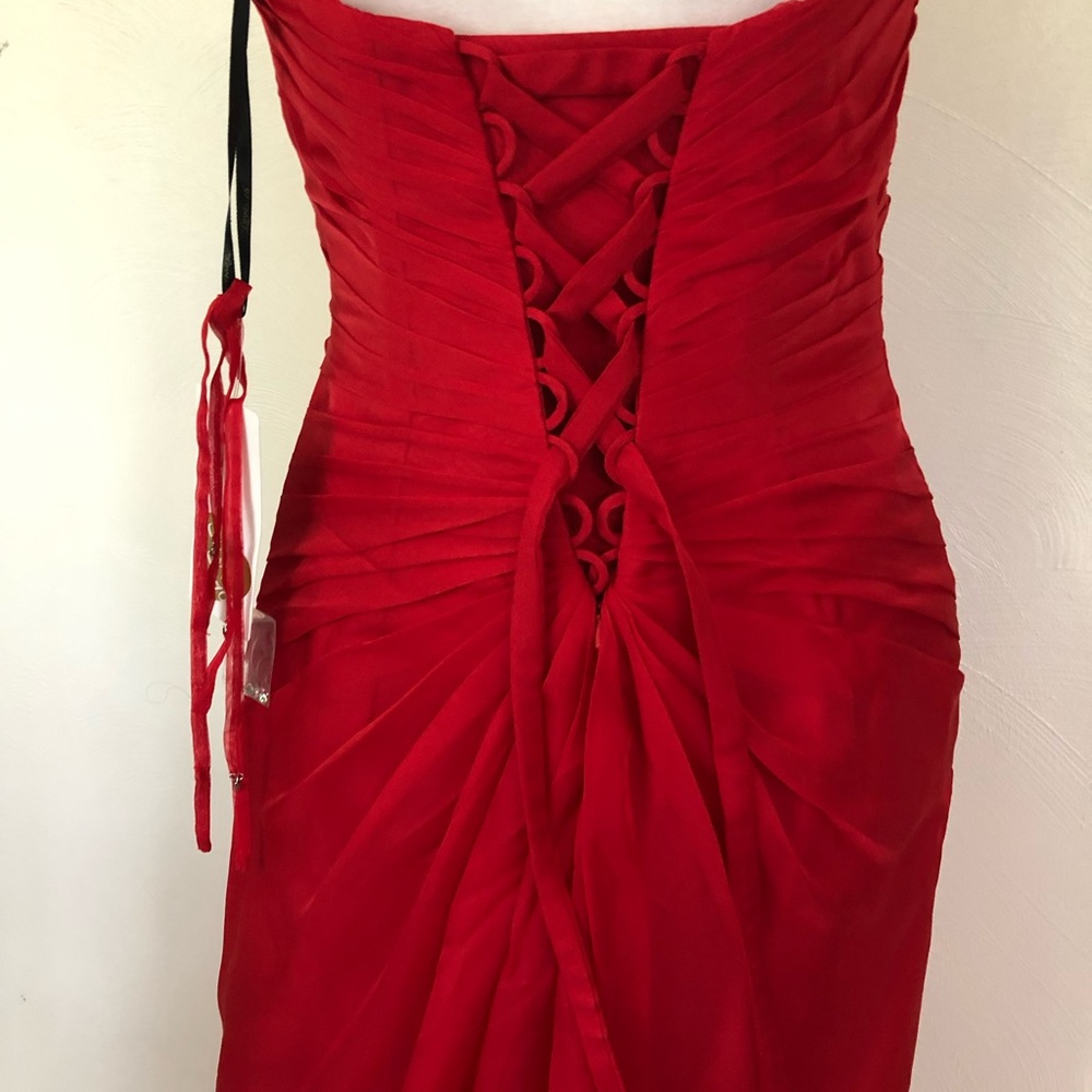 Red chiffon with front keyhole - Picture 4 of 14